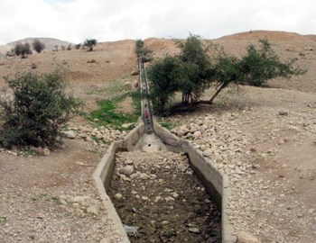 The dry ‘Ein Uja spring. Photo: Eyal Hareuveni, B'Tselem, 23 March 2011.